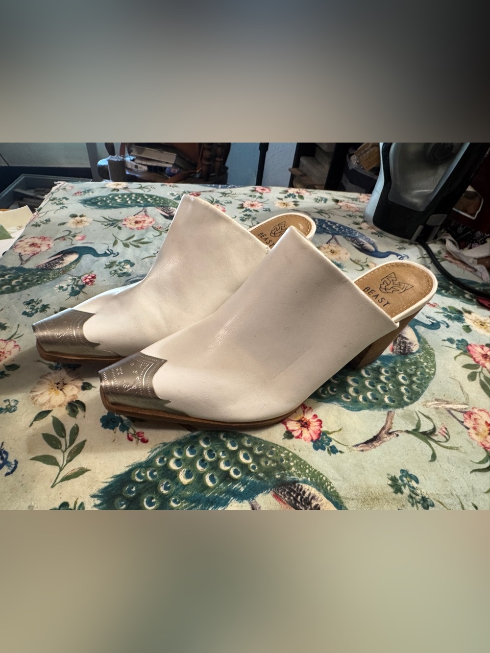 White snip toe mules